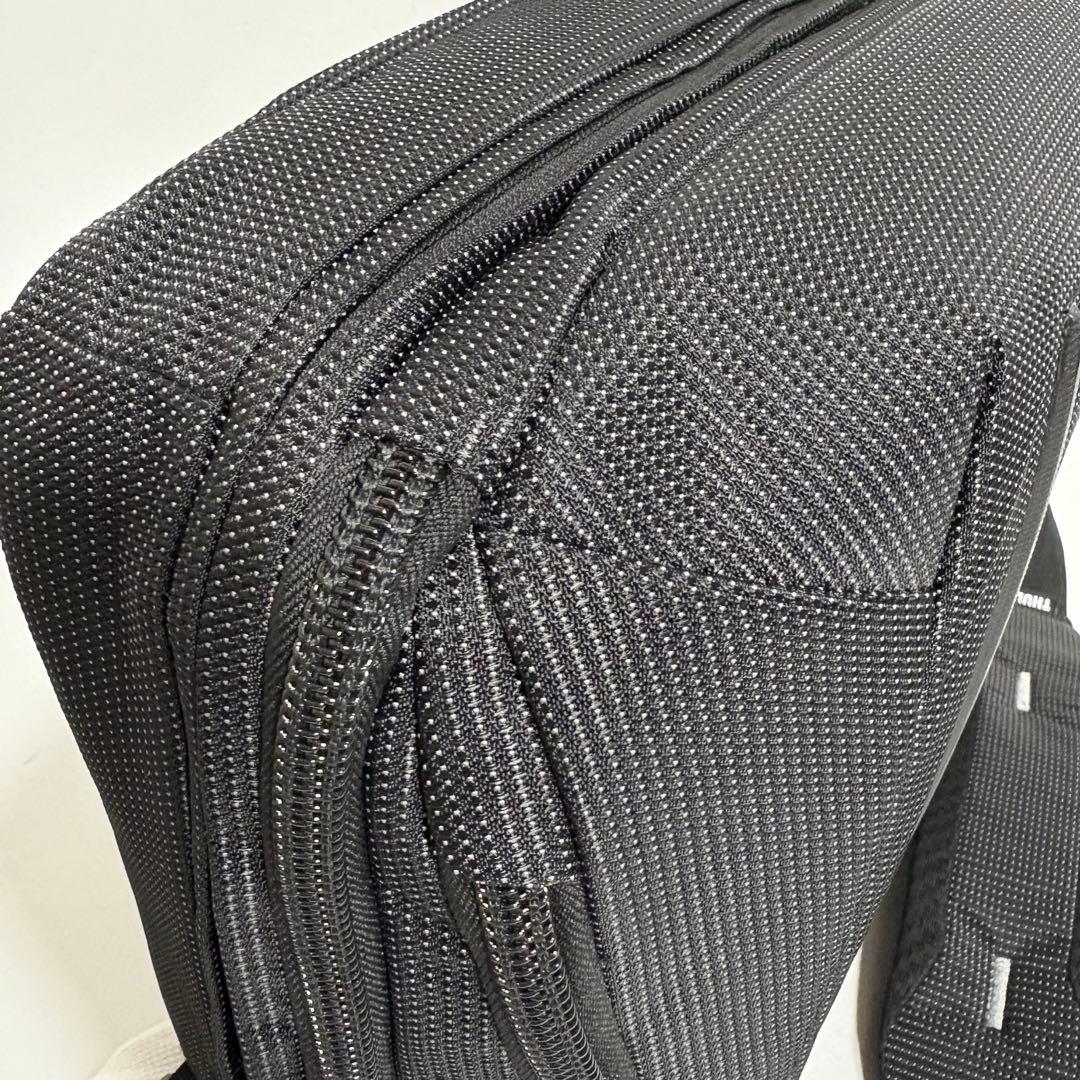 THULE　クロスオーバー2 15.6インチ ビジネスバッグ　ブラック　2way