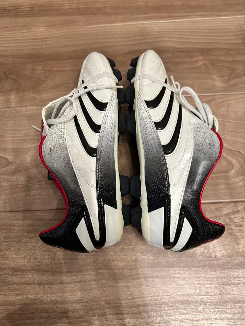 新品タグ付き　 希少カラー adidas プレデター アブソラド HG JP