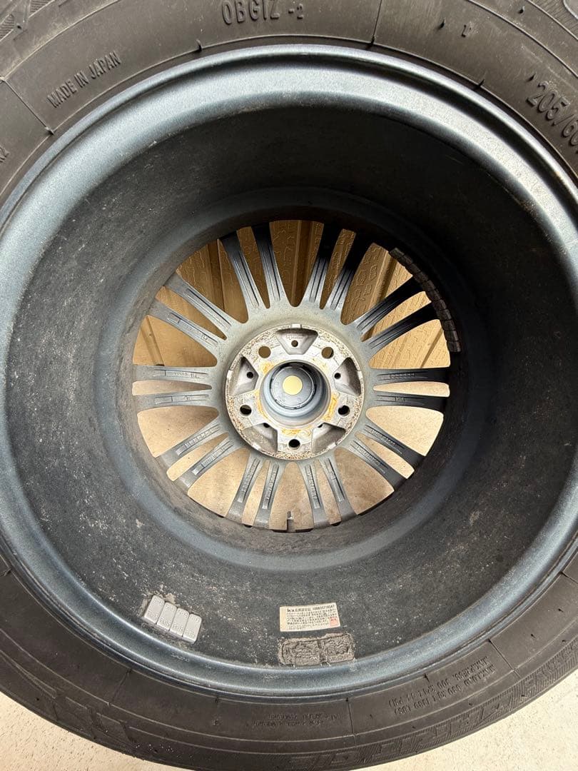 プリウスα バリ山 国産スタッドレス トーヨー205/60R16 お値引き可能◎