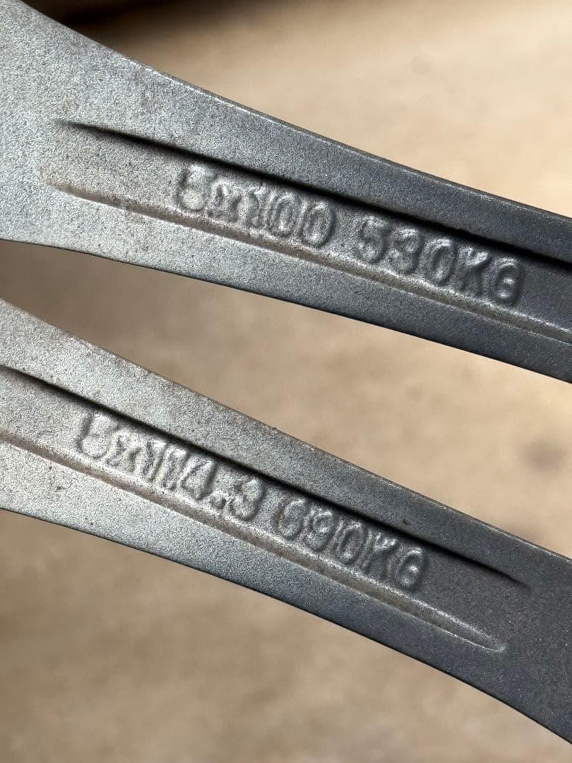 プリウスα バリ山 国産スタッドレス トーヨー205/60R16 お値引き可能◎