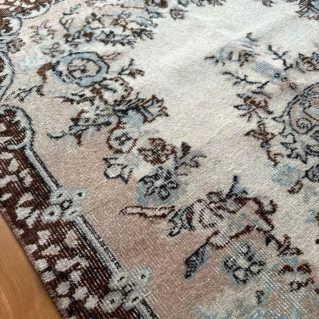 113×207花や実　淡いベージュ×クリーム×ブラウン　トルコヴィンテージラグ