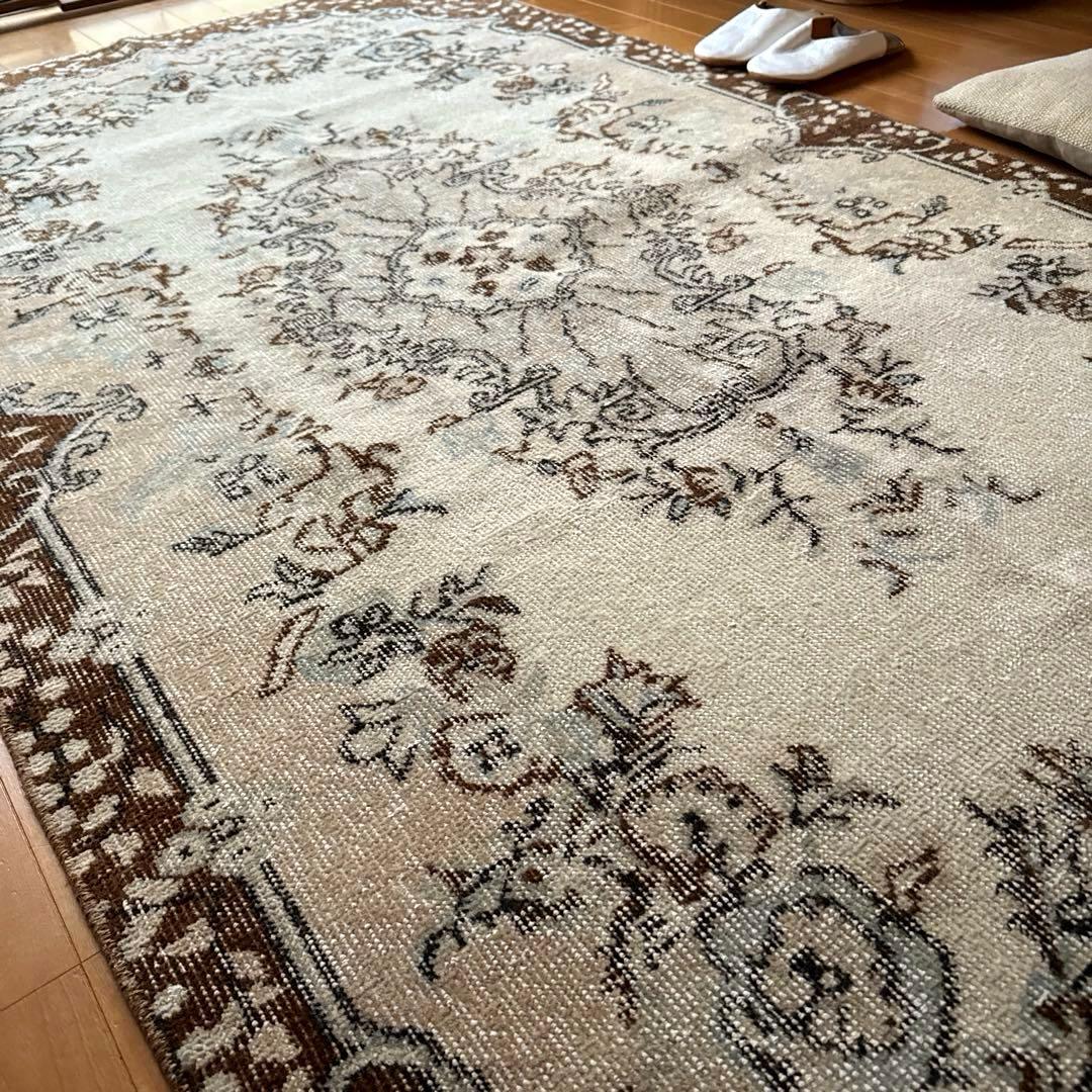 113×207花や実　淡いベージュ×クリーム×ブラウン　トルコヴィンテージラグ