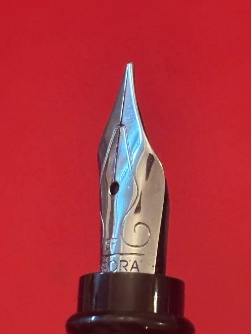 美品 アウロラ イプシロン サテン グリーン 万年筆 ペン先EF