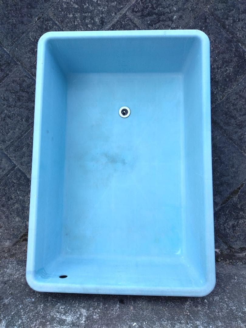 【美品】　FRP製らんちゅう水槽（トーワ・ケミカル社製）　【引取り限定】