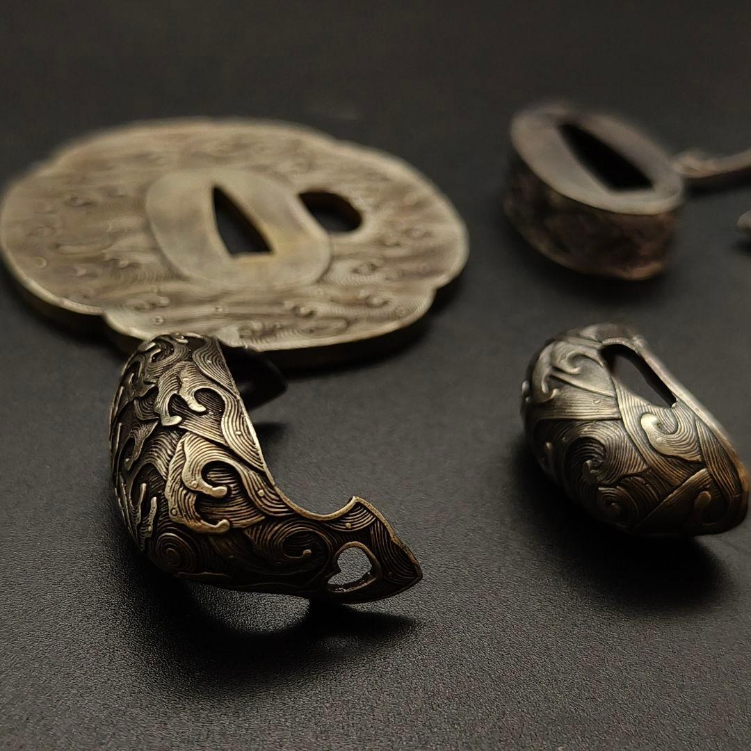 刀鍔　海浪の図　縁頭　目貫　鐺　栗形　柄鞘一式金具　銅製　銀メッキ