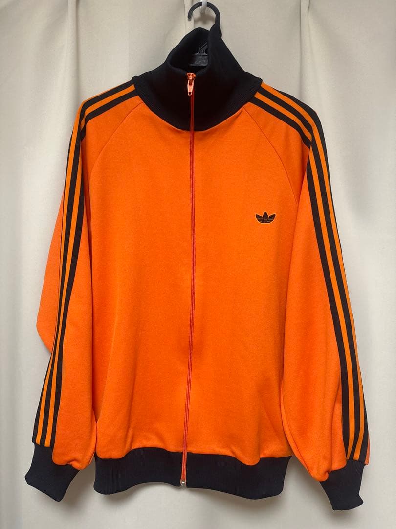 adidas トラックジャケット