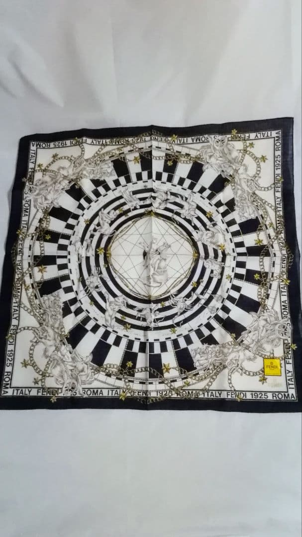 FENDI　フェンディ　ミニポーチ　ハンカチセット