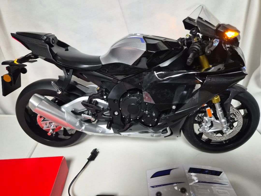 ヤマハ　YZF-R1M 超BIG1/6サイズ