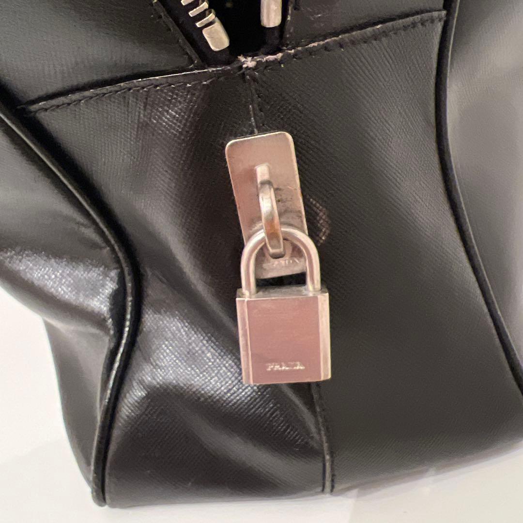 PRADA サフィアーノレザー　ブリーフケース　三角プレート