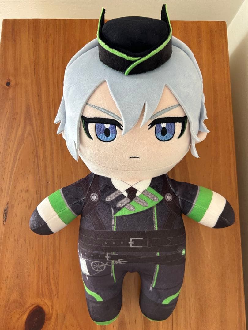 ツイステ　ビッグぬいぐるみ　シルバー