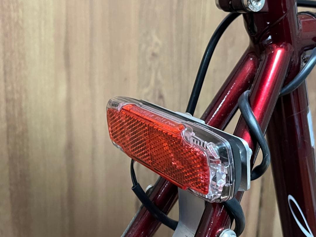 700cクロスバイク 3×9速 オートテールライト