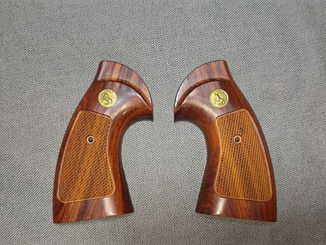 東京マルイ　コルトパイソン用　木製グリップ　紫檀製　キャロムショット