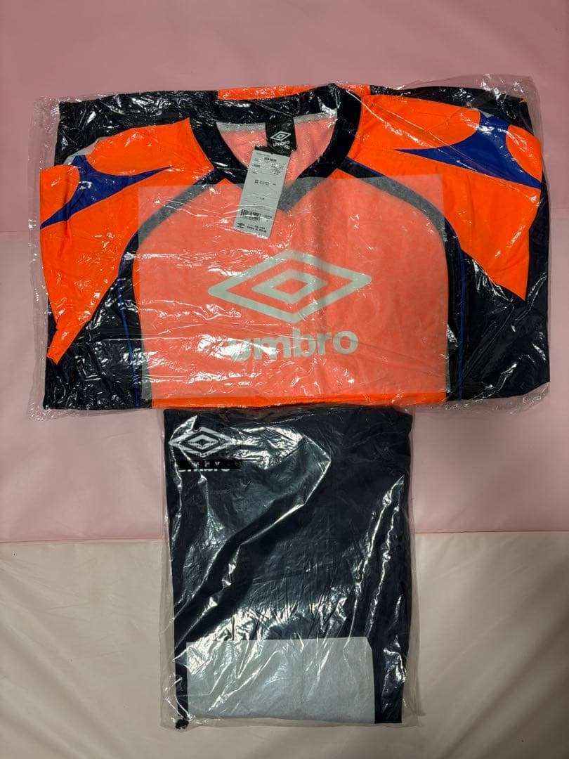 新品未使用 UMBRO サイズO ピステ セットアップ オレンジ