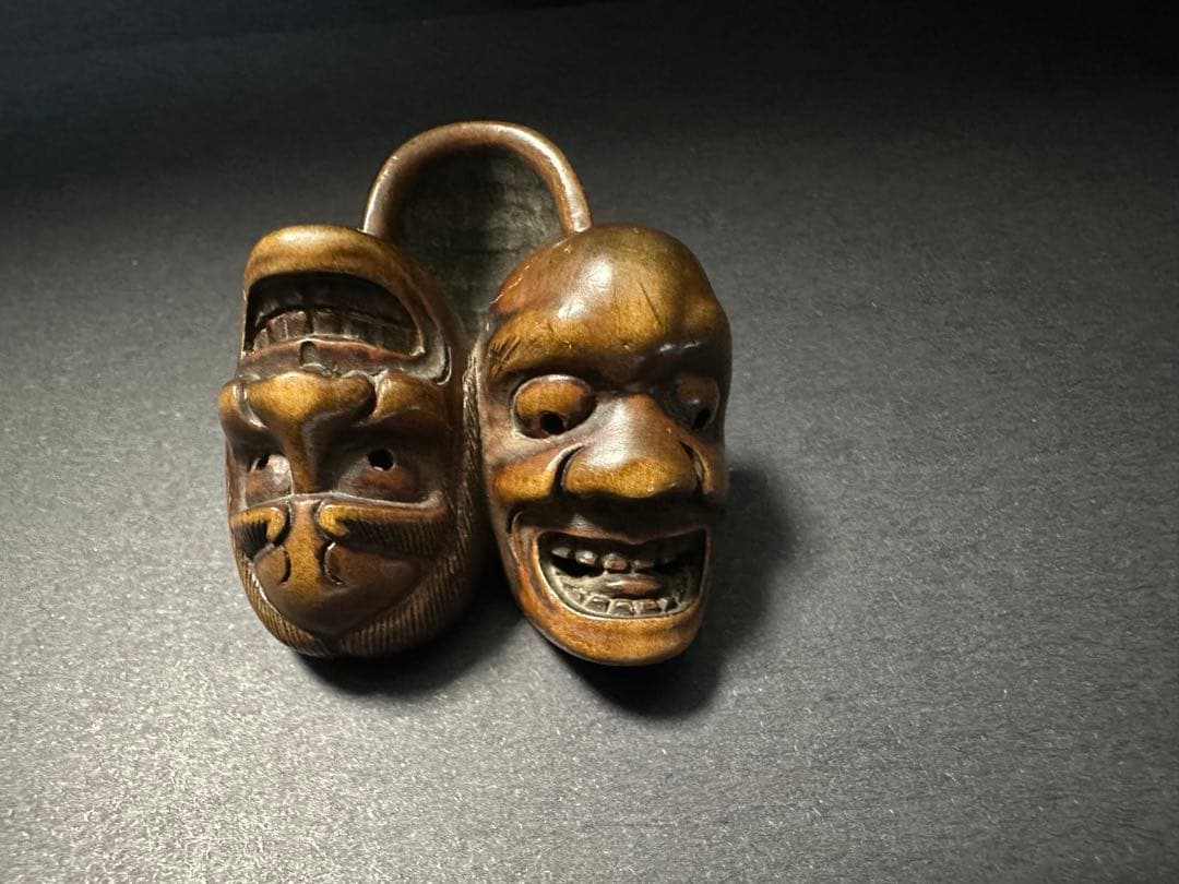 【根付(netsuke)】3面の顔の根付　木製　江戸時代