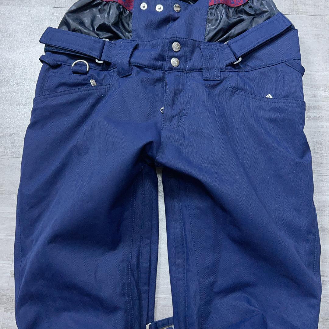 美品 Swivel スノーウェアウェア レディースXL スキーウェア 総柄