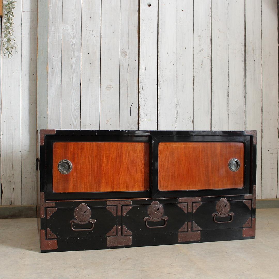 丸金具付き小抽斗3杯×欅戸の戸棚　庄内箪笥　タンス　収納　古家具　古民家時代家具