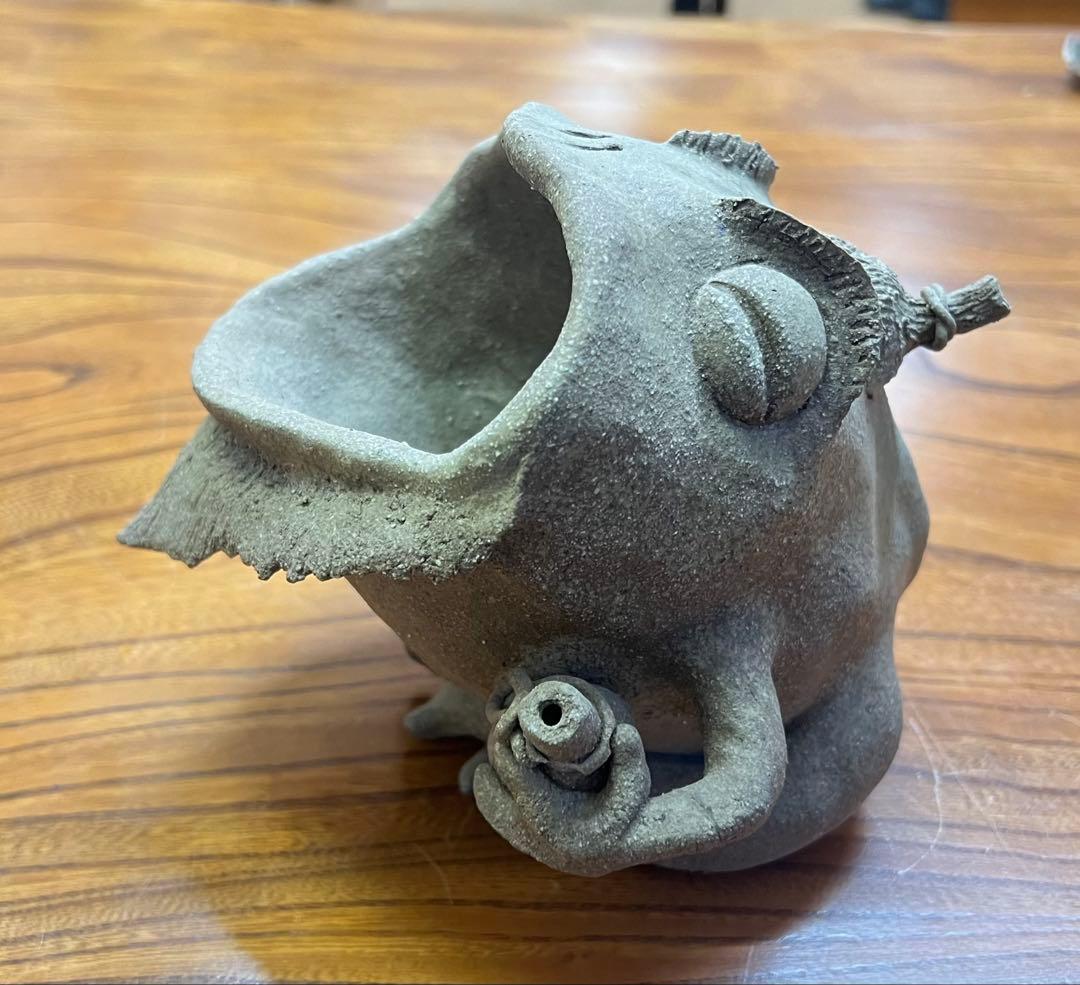 村長カエルの置き香炉　カエルの陶器