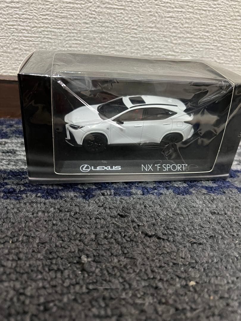 Lexus NX F SPORT ホワイト ミニカーおまけ付き