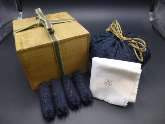 楽吉左衛門　十四代覚入　赤茶碗／共箱共布／銘「豊楽」／裏千家十四代　淡々斎極め箱