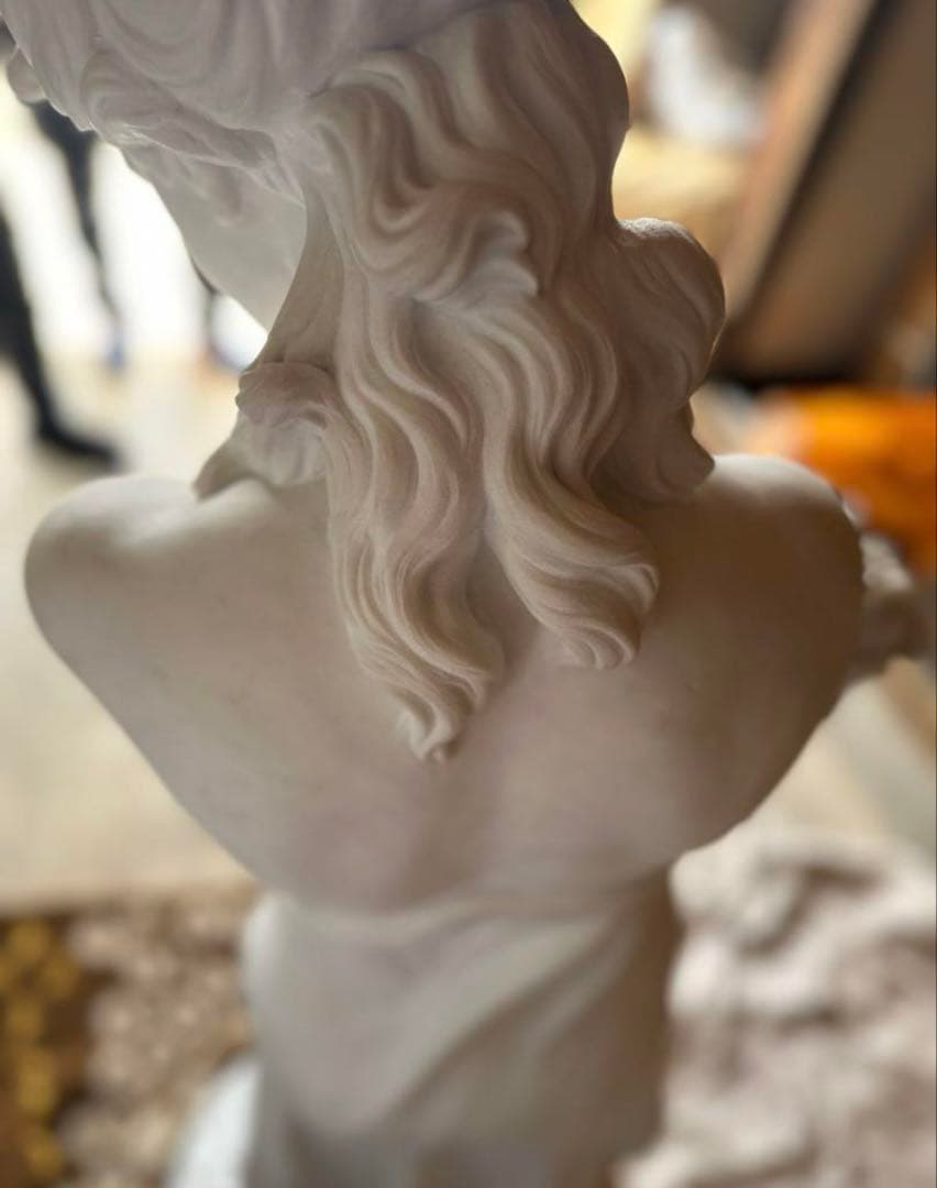 C様へ感謝お嫁入り‼️イタリア現代作家大理石一刀彫り「ヴィーナス　女神像」台座付