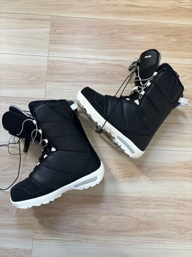 NITROのスノボー用ブーツ 24.5cm