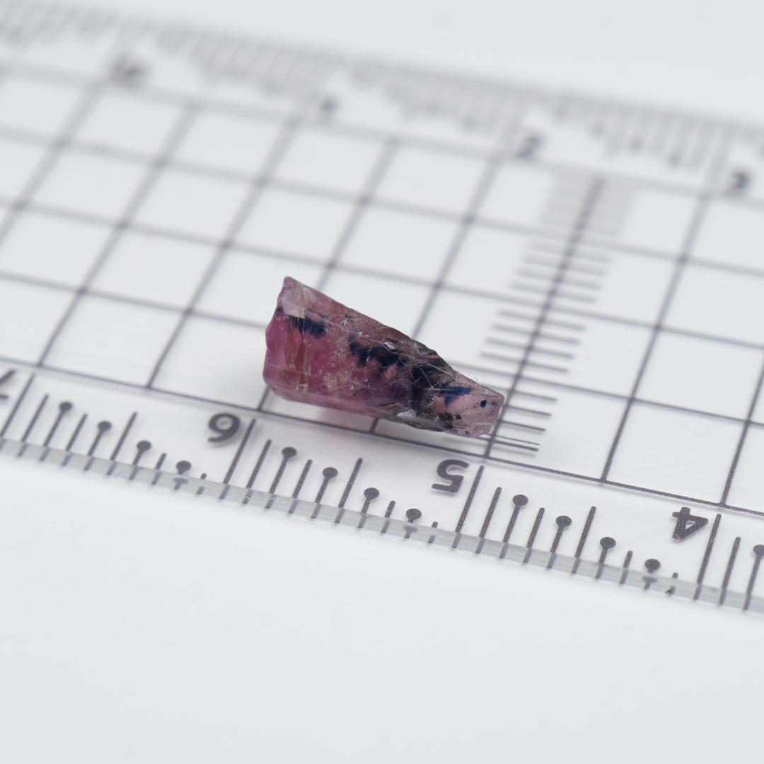 ウインザサファイア結晶　鉱物標本　原石　タンザニア産