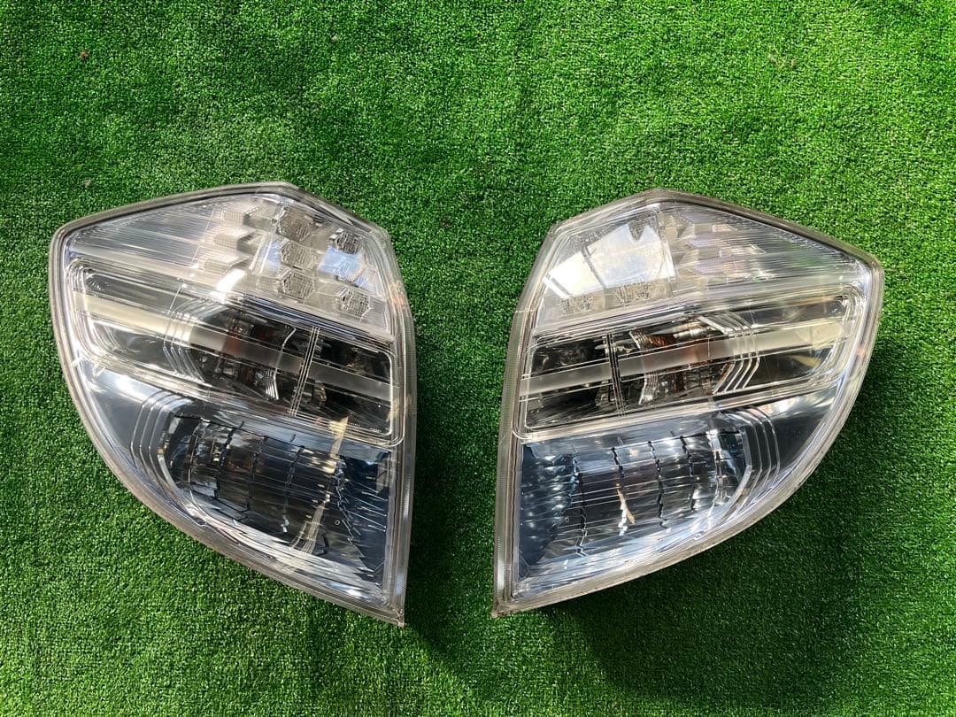 GP1 フィット　左右テールランプ　クリアレンズ