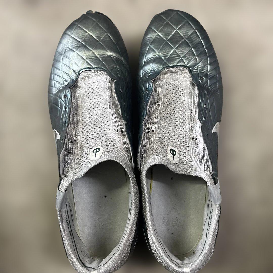 ナイキ ティエンポ 限定色 紐なし