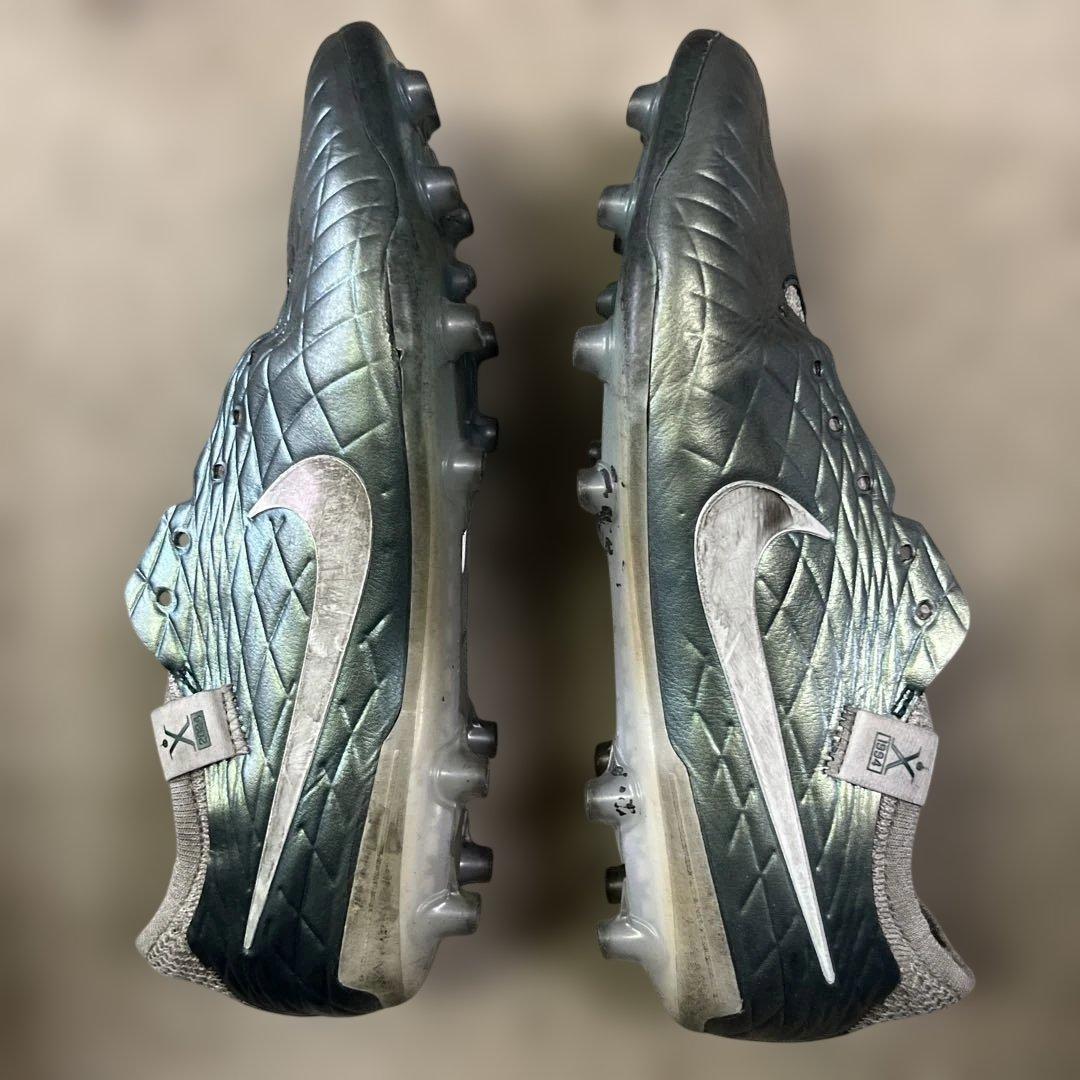 ナイキ ティエンポ 限定色 紐なし