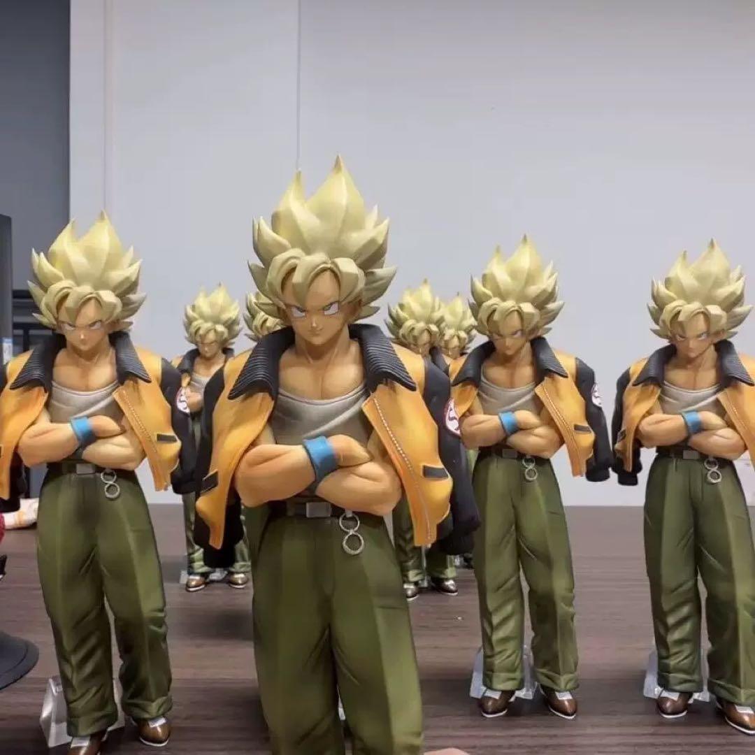 ドラゴンボール　スーパーサイヤ人　孫悟空　私服　高さ30.5cm 海外フィギュア
