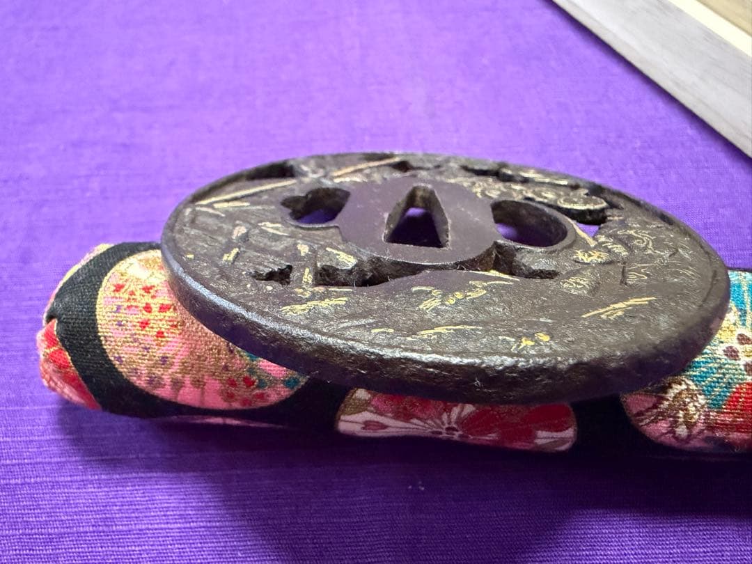 藻柄子入道宗典作　宇治橋合戦図　良品　大鍔　鉄鐔（日本刀装具小柄小刀拵笄