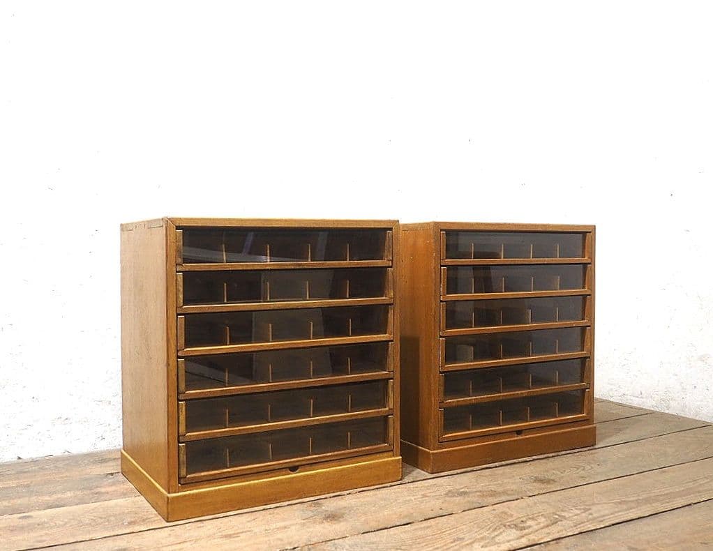 1410 ②レトロなミシン糸のガラスケース　収納棚　コレクション　ヴィンテージ