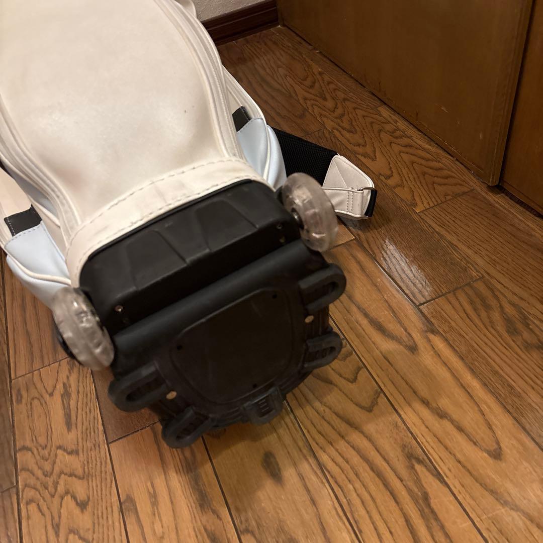 ホワイト キャディバッグ 複数ポケット付き　キャスター付き　8個のポケット付き