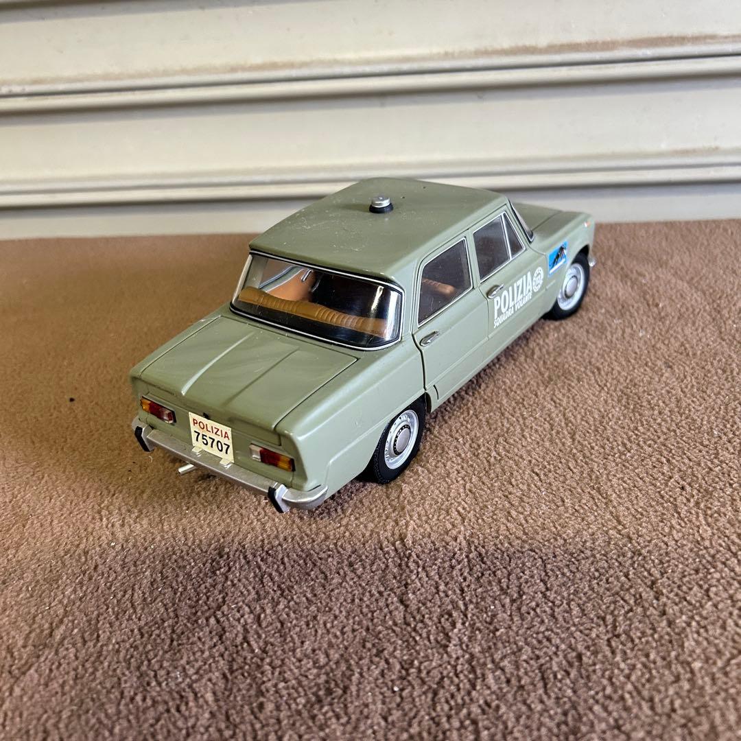 DB6★ミニカー★ 1/18 スケール アルファロメオ・ジュリア1.6 イタリア