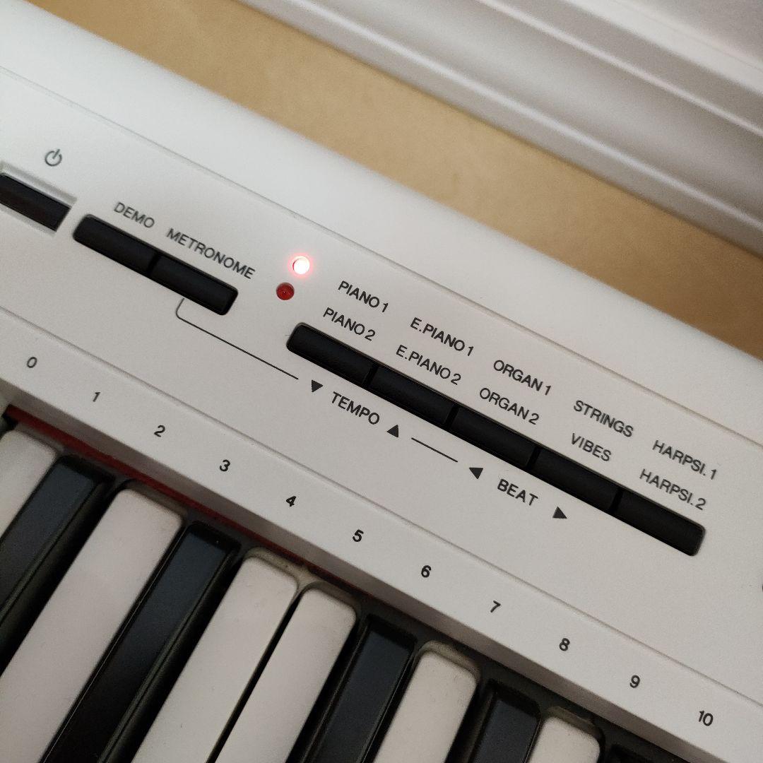 【送料込】 ヤマハ　ピアジェーロ　61鍵　ホワイト　電子ピアノ　美品　台椅子つき