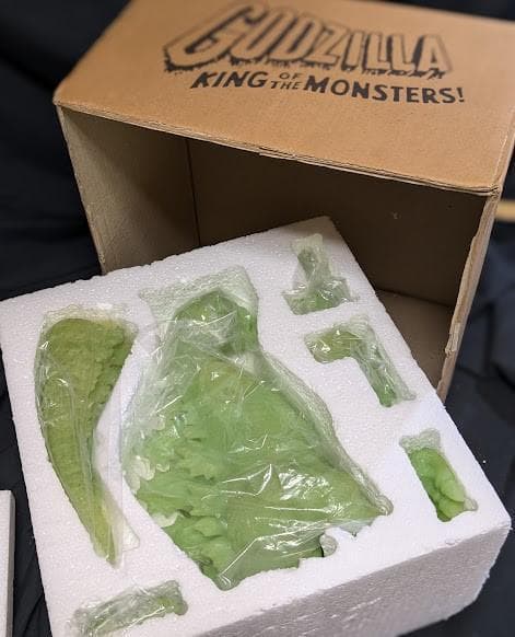 雛型ゴジラ検討用第一案（ウロコゴジラ）蓄光ポリレジンスタチュー限定300個