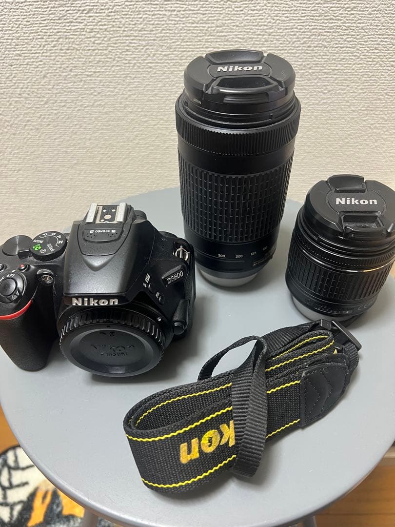 Nikon D5600 デジタル一眼レフカメラ　ダブルズームキット