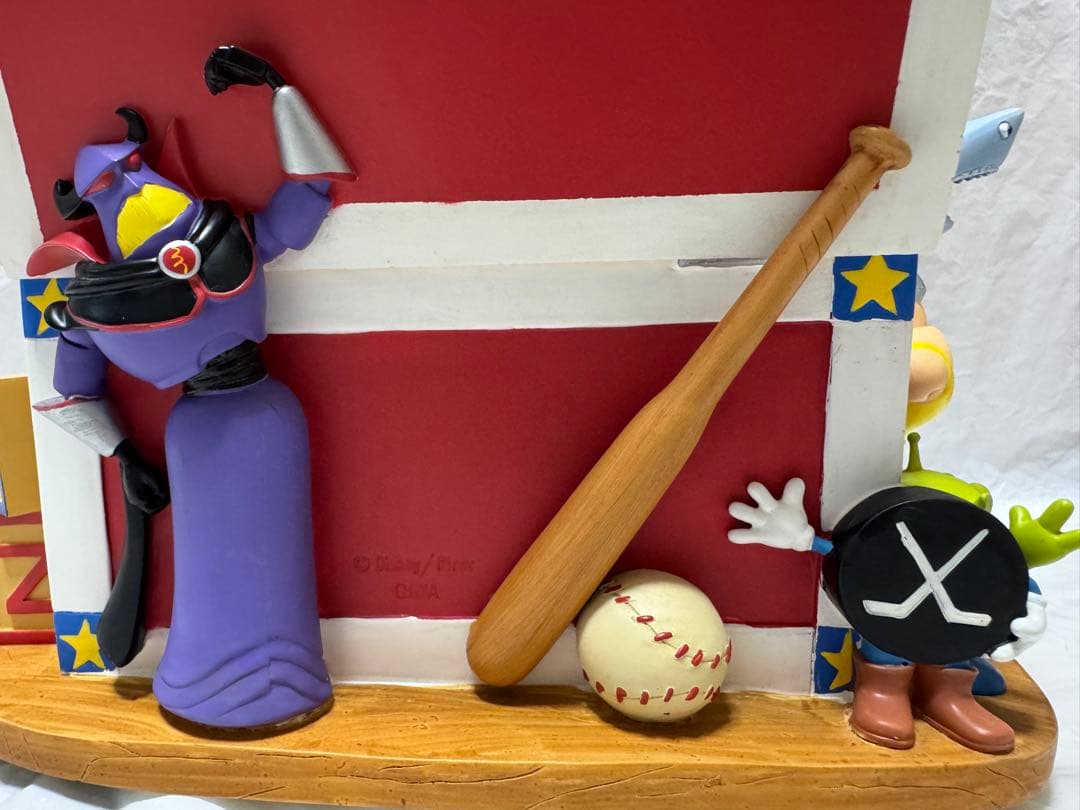 トイストーリー アンディのおもちゃ箱 ライトアップ オルゴール付 スノーグローブ