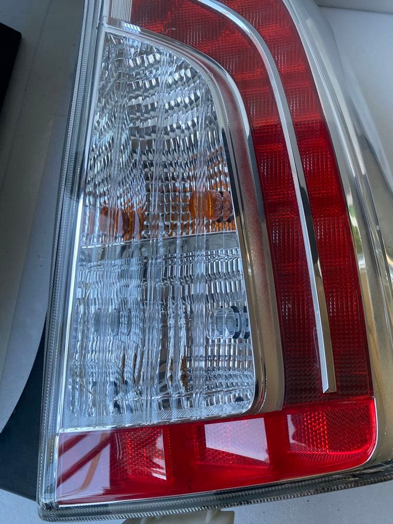 プリウス30 テールランプ 外側左右セット 純正