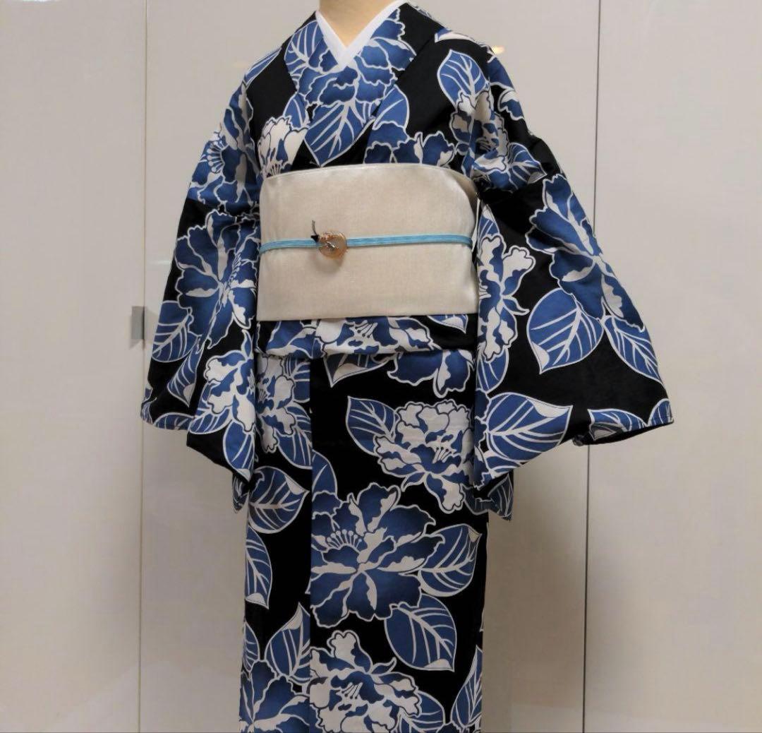 浴衣　ゆかた　ユカタ　サイズM クロ✖️ネイビー　花柄　浴衣単品