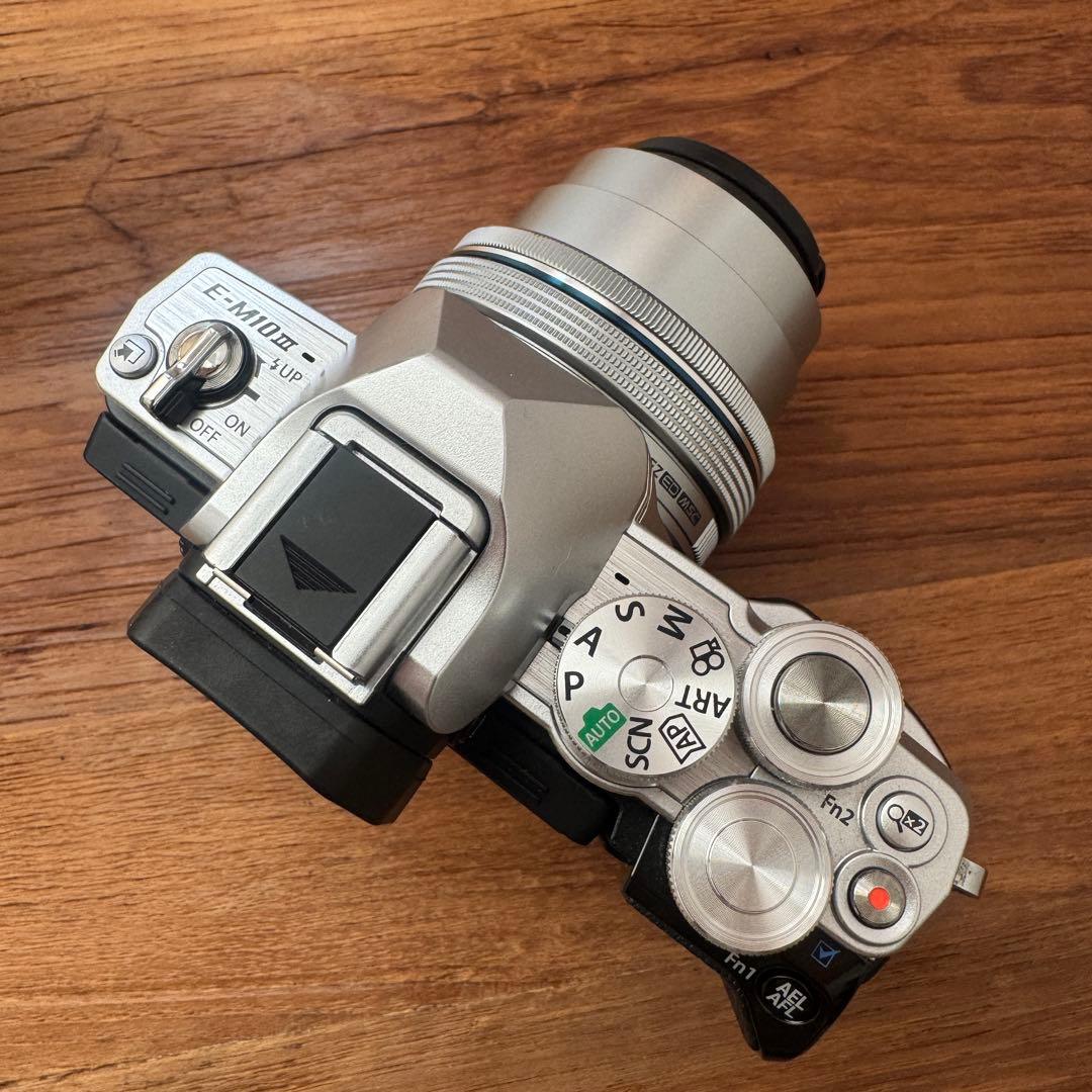 【美品】OLYMPUS OM-D E-M10 Mark III オリンパス