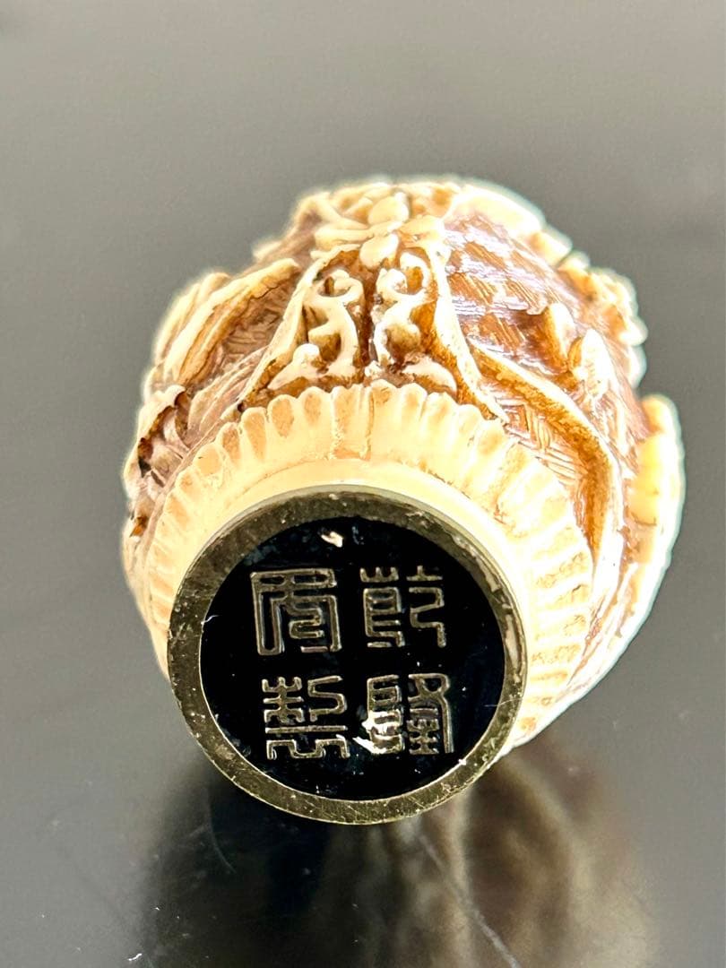 【中華民国骨董】ヴィンテージ 中国 彫刻樹脂 スナフボトル マッチングトップ4点