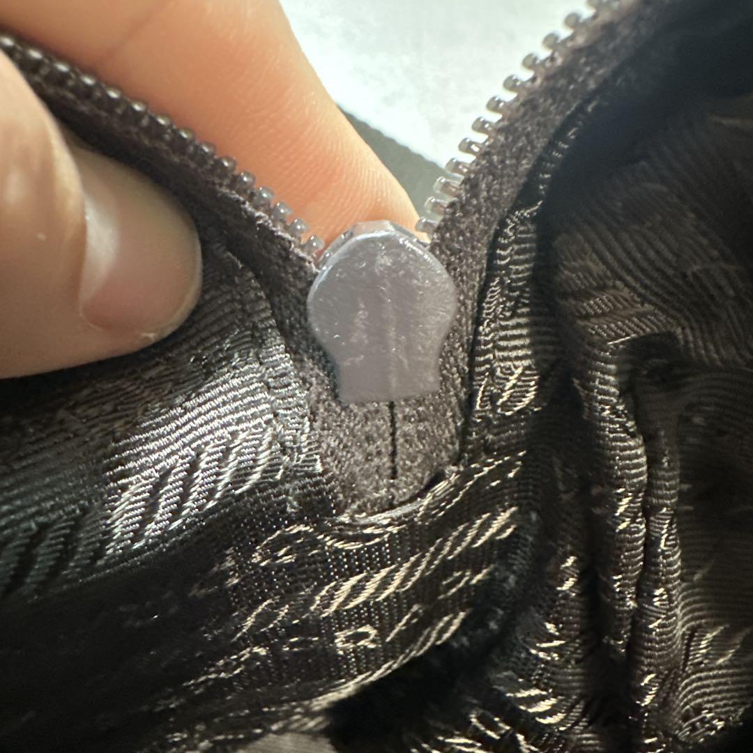 PRADA プラダ ナイロン ショルダーバッグ オリーブ トライアングル