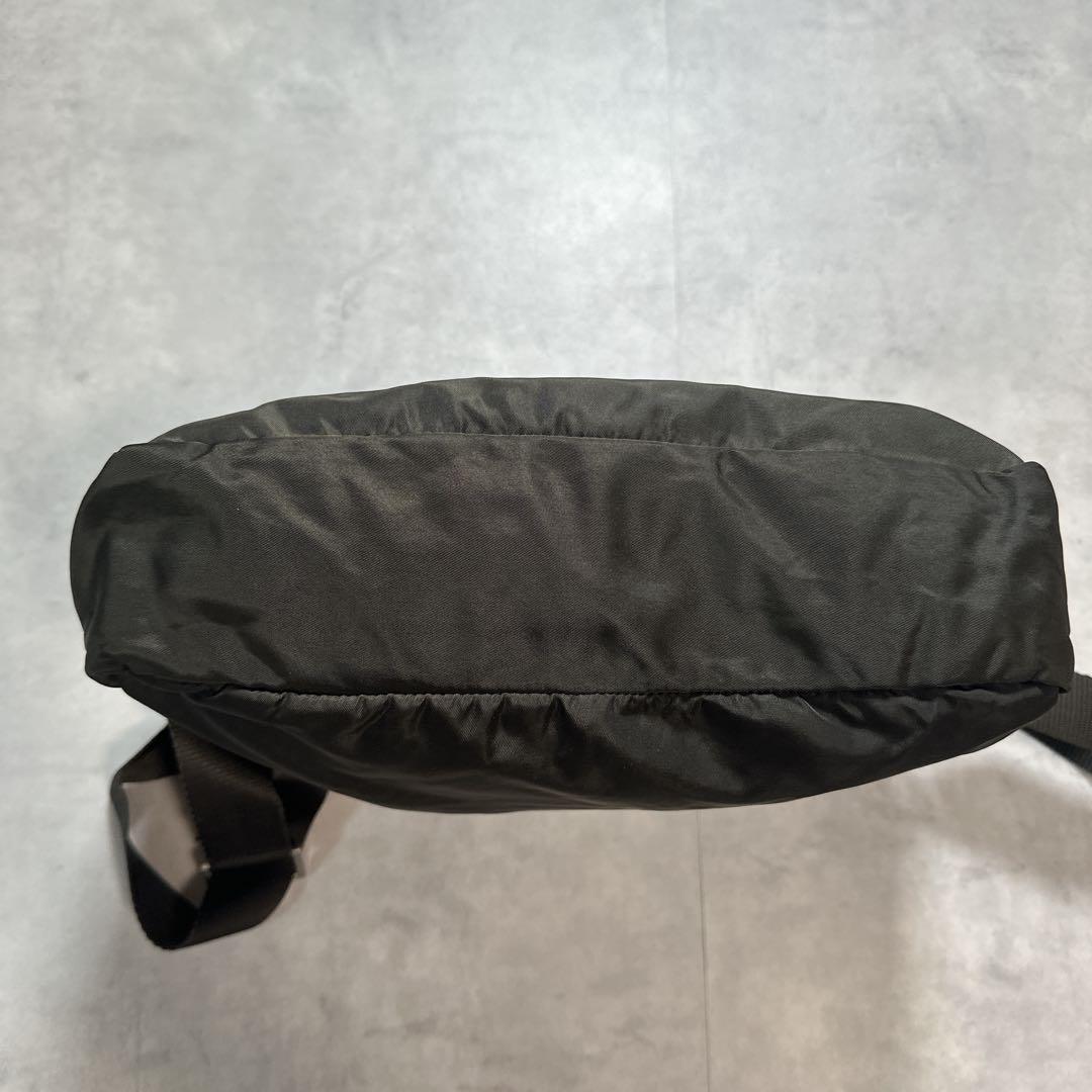 PRADA プラダ ナイロン ショルダーバッグ オリーブ トライアングル