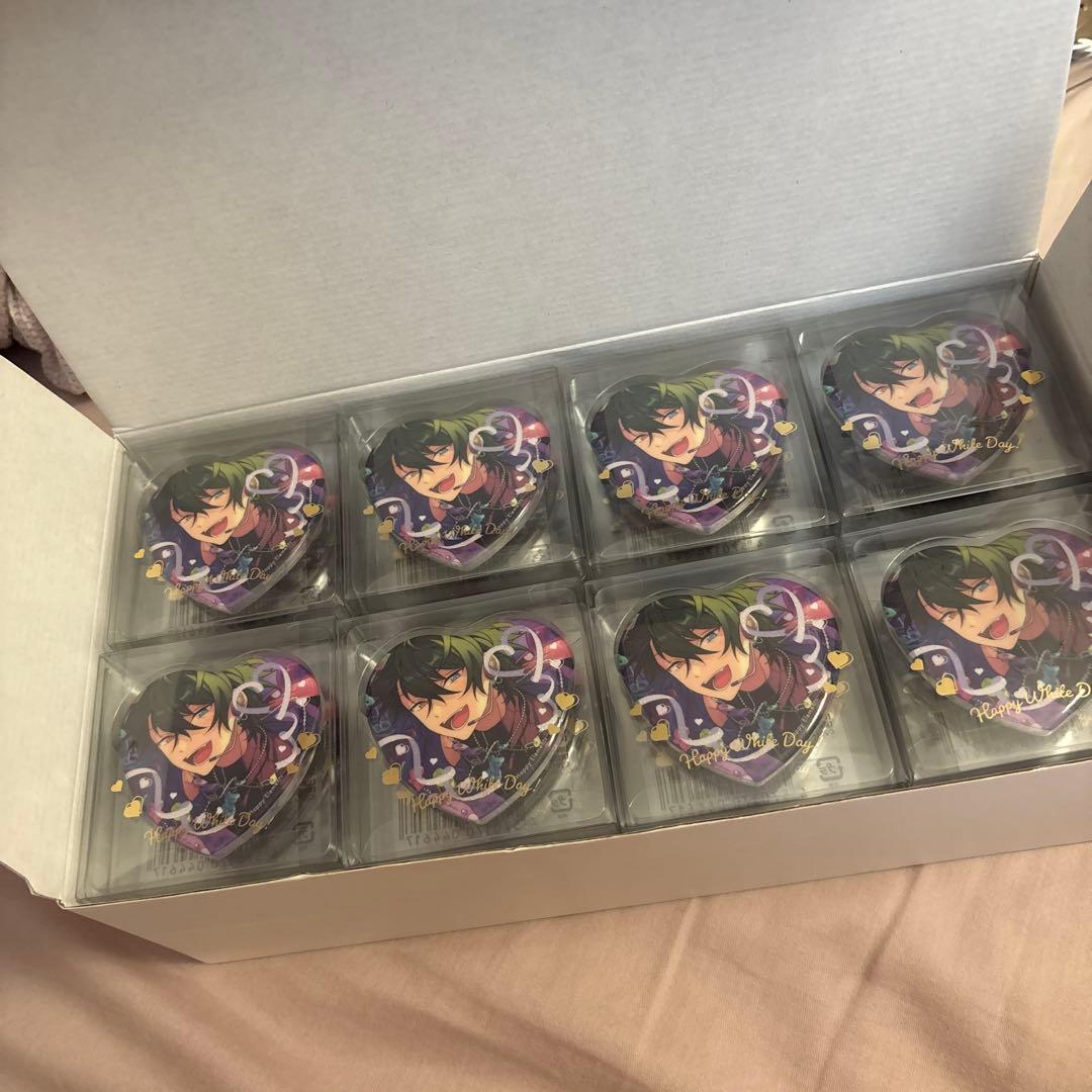 影片みか　ホワイトデーハート缶バッジ