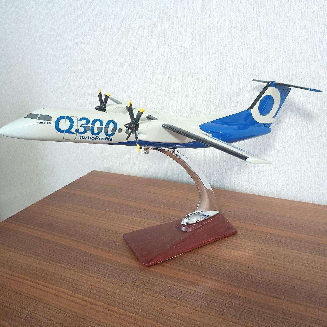 【非売品 美品】 Dash8 Q300 航空機模型 ソリッドモデル