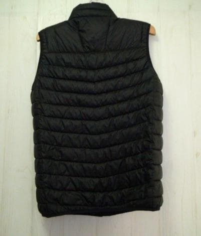 24914　IGNIO メンズ　中綿入りベスト　黒　サイズＭ