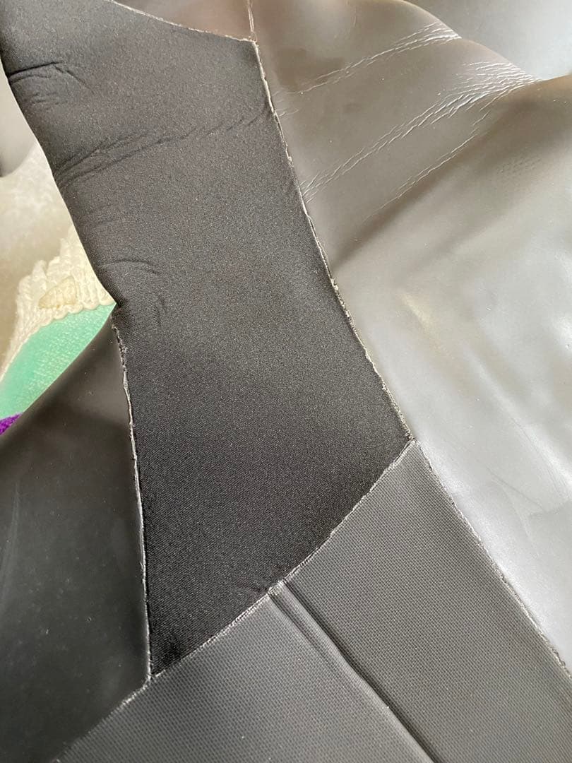 新品セミドライ　ウエットスーツ　ローデッシュビヘイビア