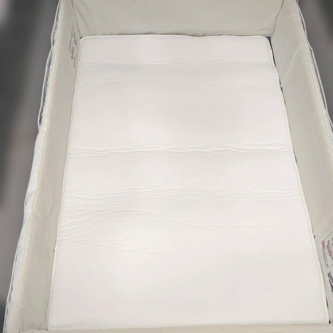 アップリカ　ココネルエアープラス　ベビーベッド　グレー　保存袋付き