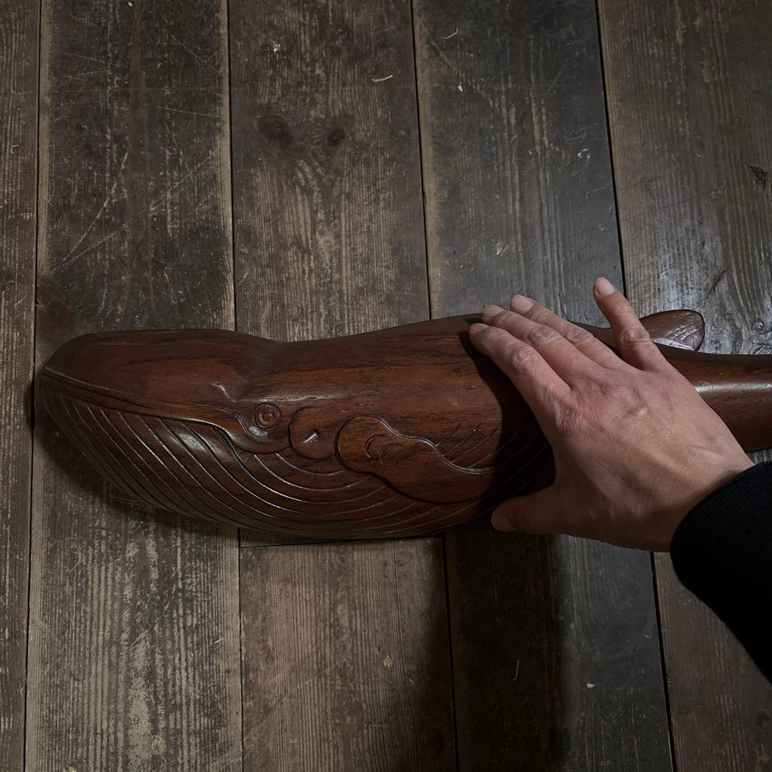 木彫り　鯨　壁掛けディスプレイ